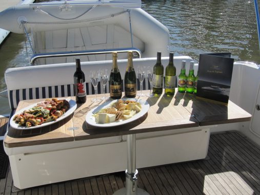 luxury boat cruise melbourne